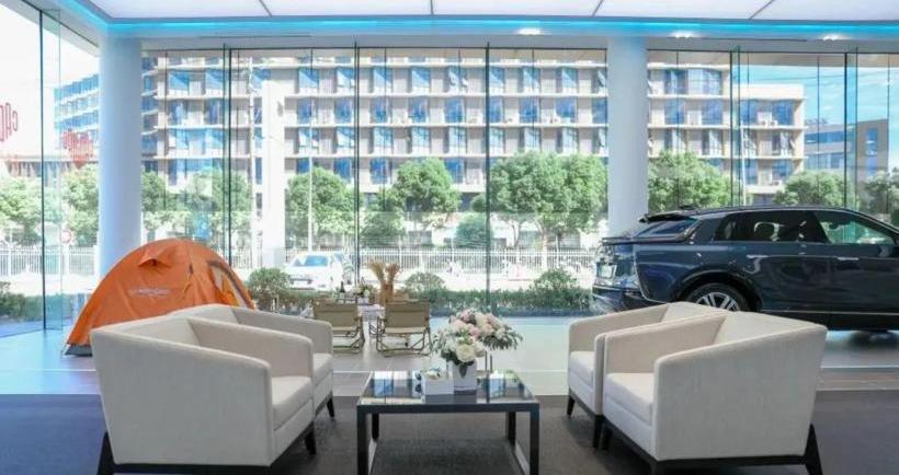 Cadillac, Tesla, Angkor, Volkswagen, Ford