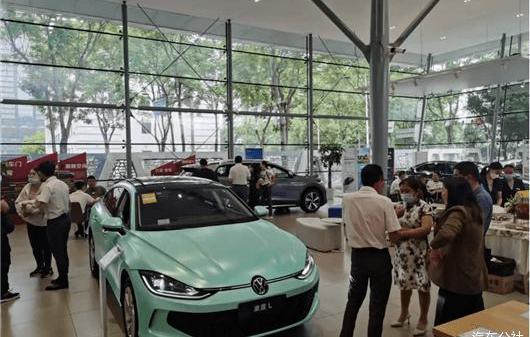 Volkswagen, MG MULAN, Roewe, Cadillac, Roewe i5