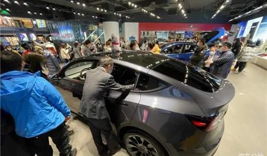 Tesla, Weilai, Model Y, Iron Man, BMW