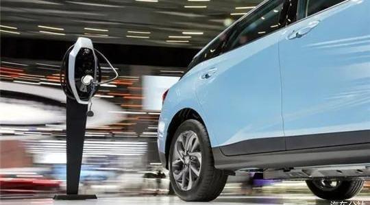 Cadillac, Man, Chevrolet, Tesla, Buick