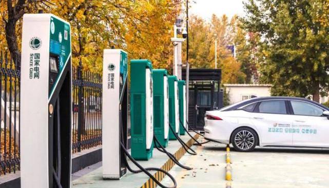 Beijing, BMW, Mercedes-Benz, BYD, Weilai