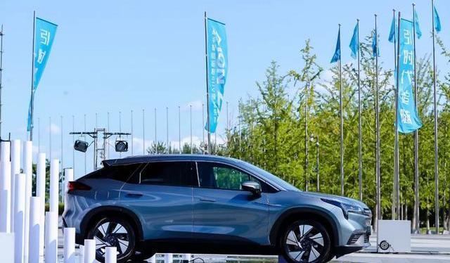 Porsche, Ferrari, Tesla, Discovery, BYD