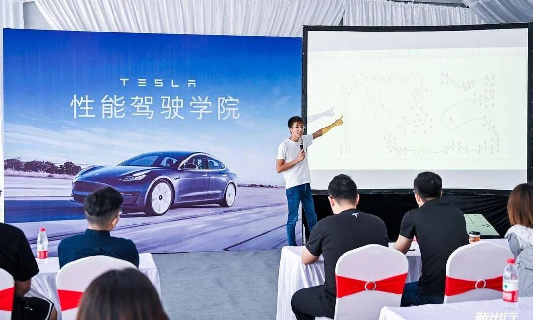 Tesla, Model 3, BMW, Discovery, Mercedes-Benz