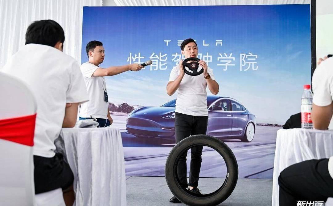 Tesla, Model 3, BMW, Discovery, Mercedes-Benz