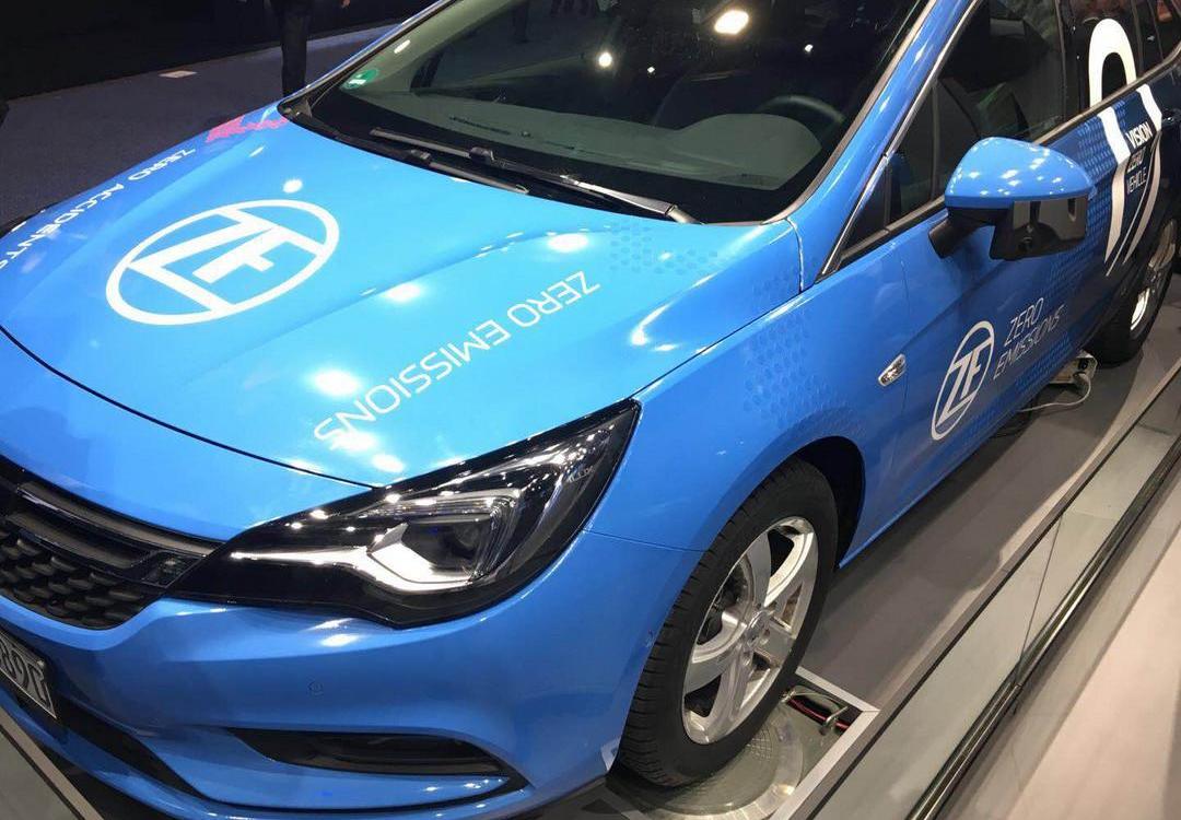 Audi, Bentley, Discovery, Tesla, Remote