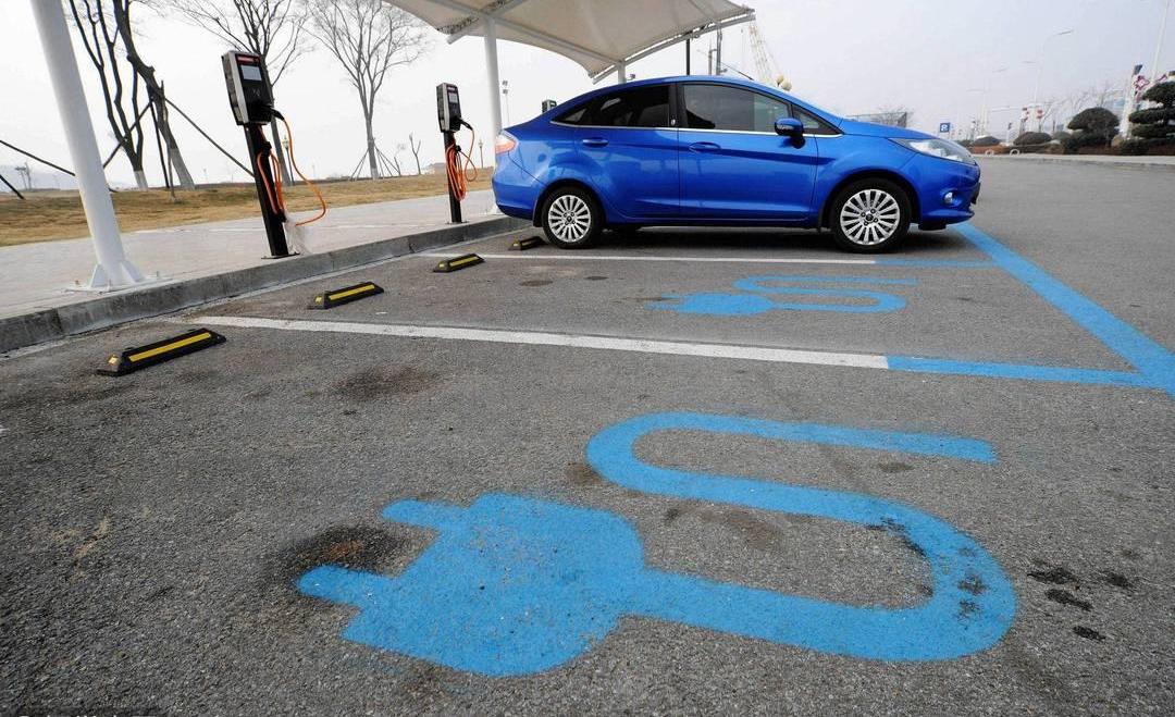 emgrand, Tesla, BYD, emgrand EV, BMW