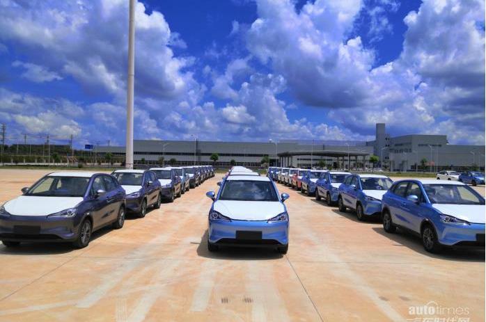 哪吒汽車,哪吒V,哪吒S,海豚,哪吒U